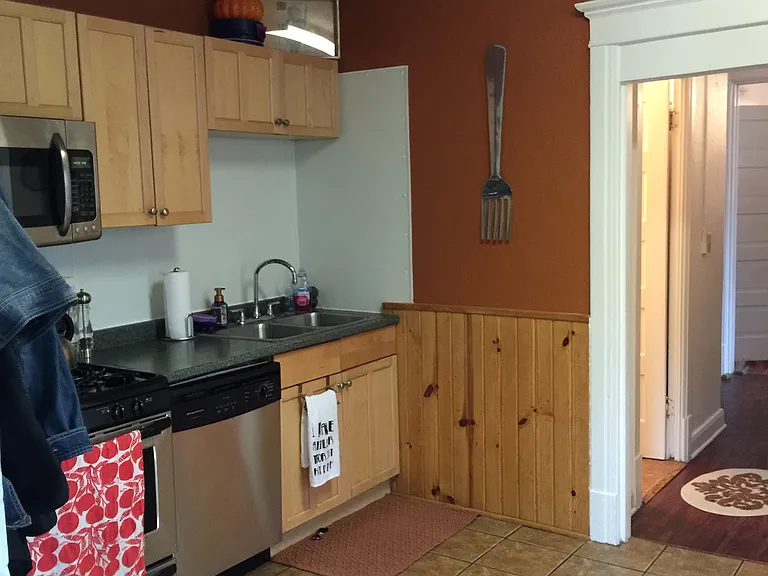 847 Summer St NE — Photo 4