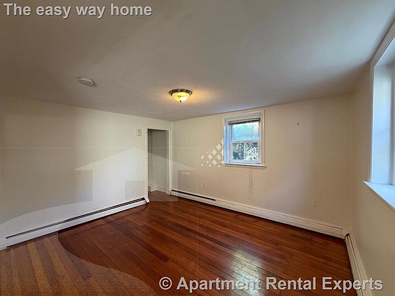4th image of 44 Lincoln St