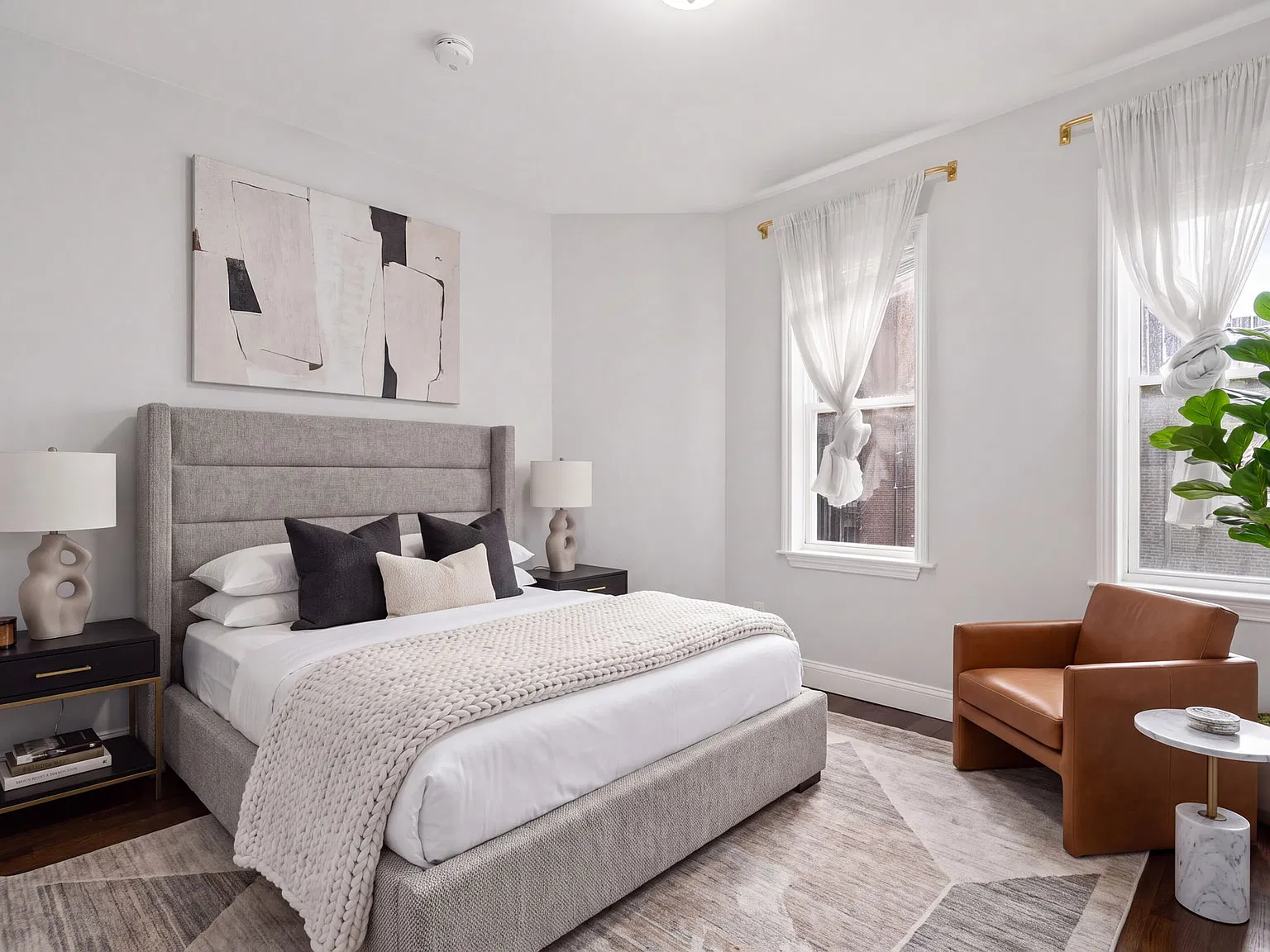 3 bed, 1300 sqft, $4,499 — Photo 4