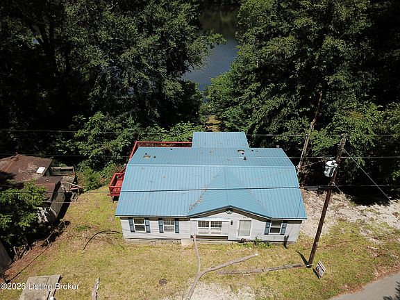 2nd image of 672 Fentress Hideout Ln