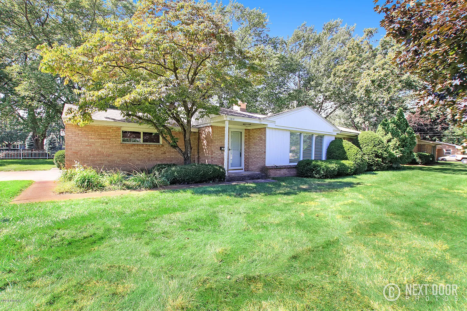304 Home Ave photo 1
