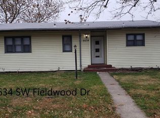 6634 SW Fieldwood Dr, Topeka, KS 66619