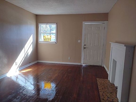2nd image of 410 Lumpkin St