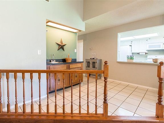 4th image of 1901 San Saba Ln
