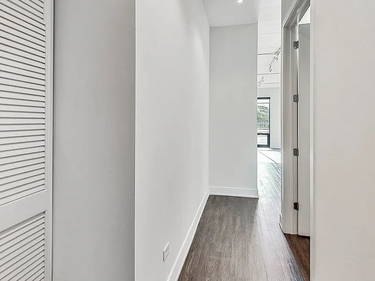 1435 Wells — Photo 30