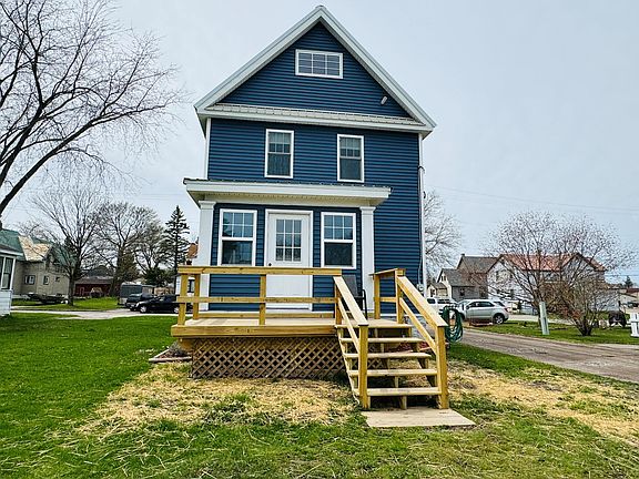 3rd image of 807 Swinton St