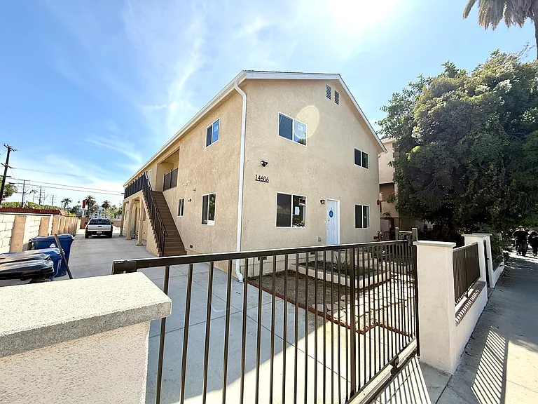 14606 Gilmore St #2 — Photo 3