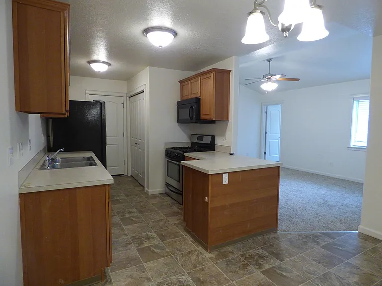 3536-3538 Fisher Ct NE — Photo 12