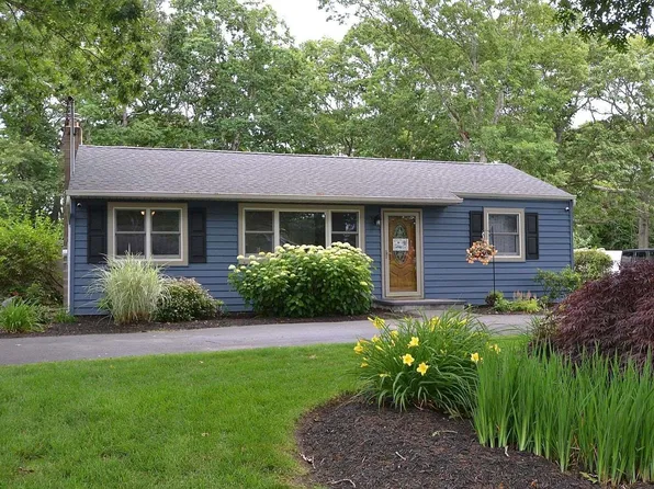569 Spruce Avenue, Sayville, NY 11782