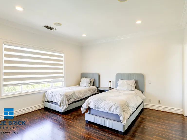 5230 Teesdale Ave — Photo 36