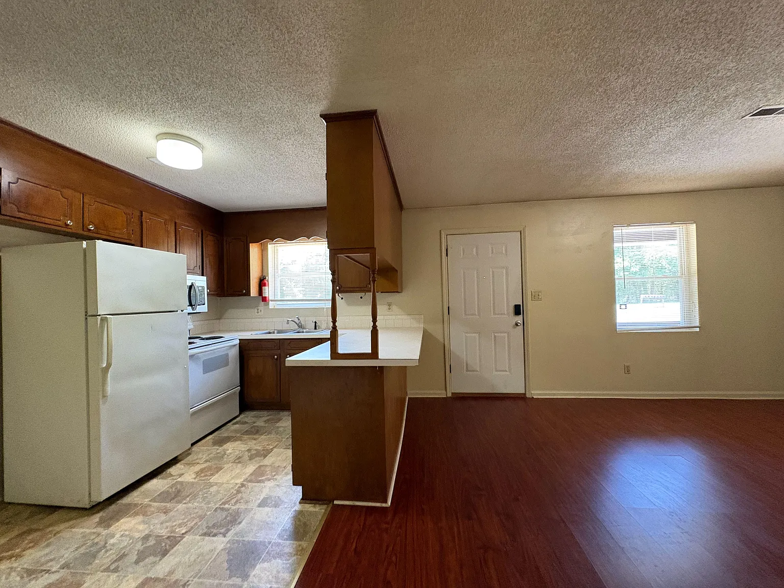 2 bed, 1.0 bath, 825 sqft, $754 — Photo 3