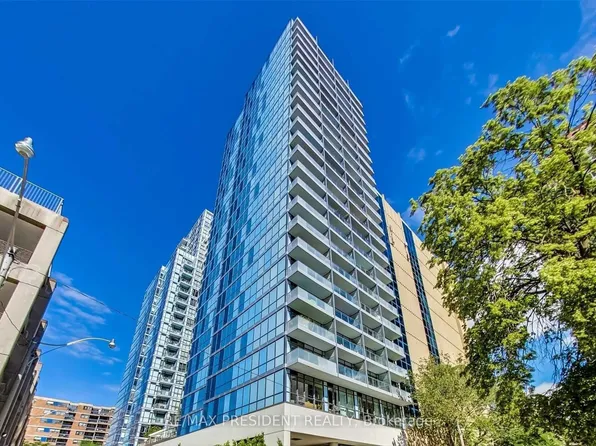 210 Simcoe St, Toronto, ON