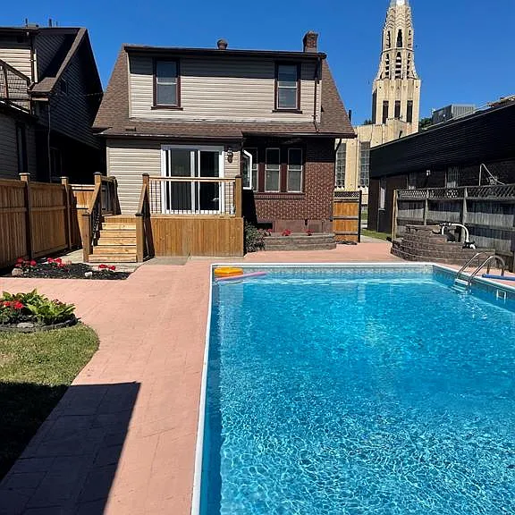 1677 Victoria Ave — Photo 39