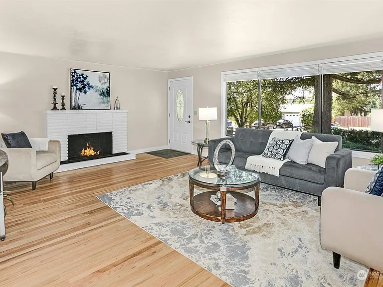 2516 Dayton Ave NE — Photo 5
