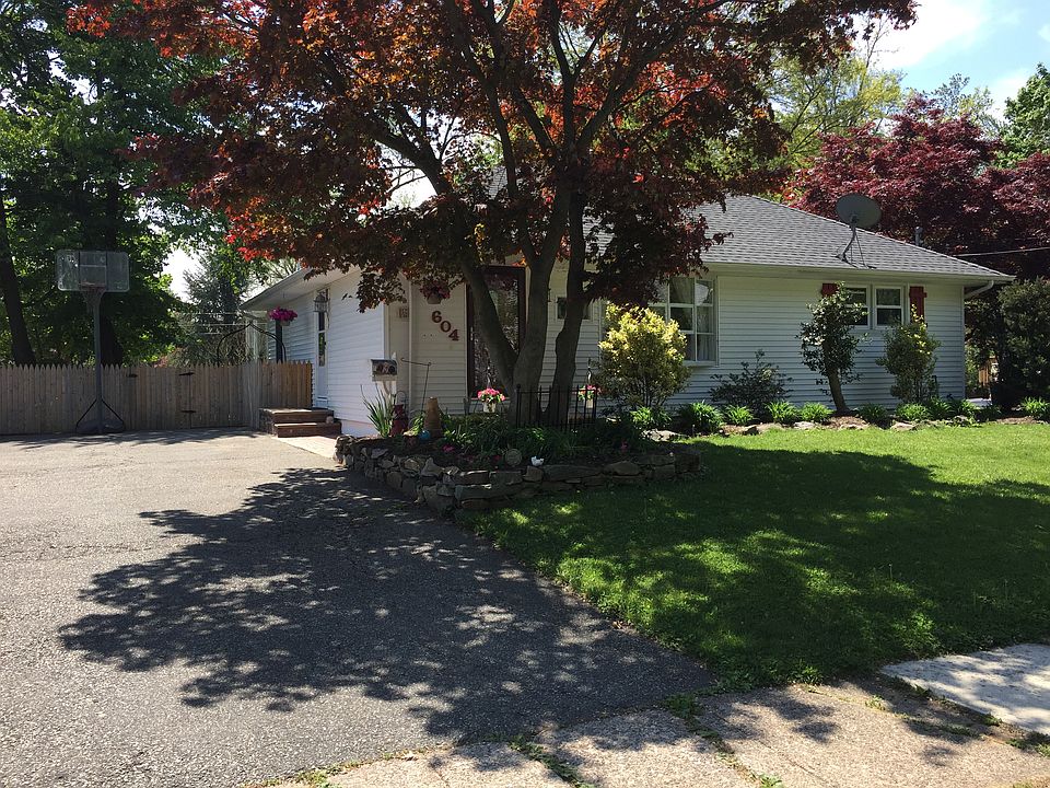 2nd image of 604 Dawes Hwy