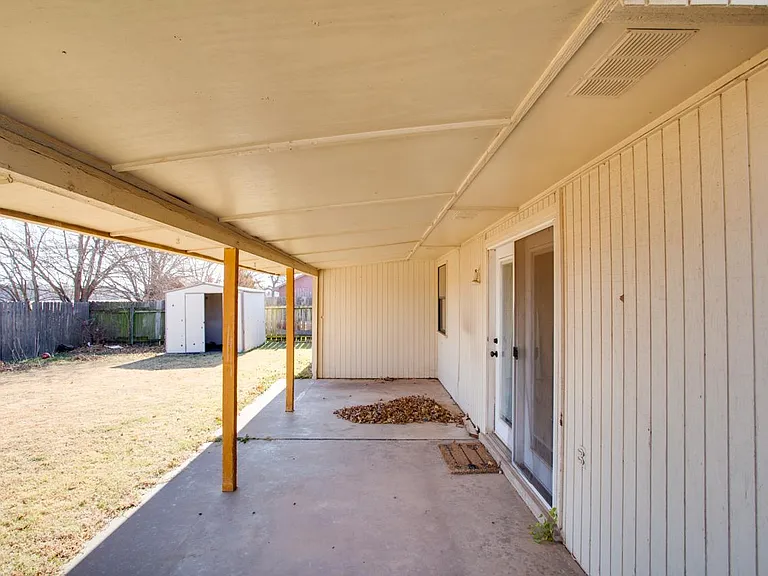 2613 Liberty Ln — Photo 17