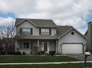821 Clarendon Ln, Aurora, IL