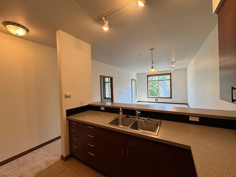 910 Gladstone St #307 — Photo 7