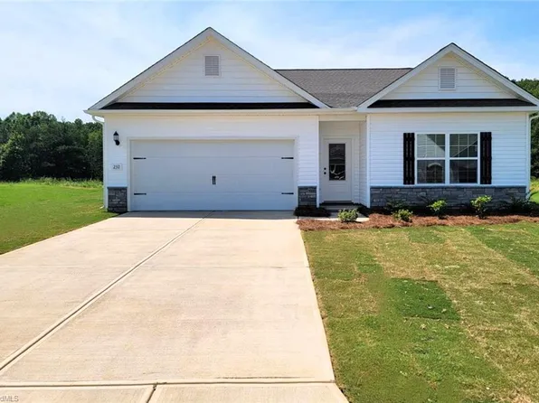 232 Macintosh Dr, King, NC 27021