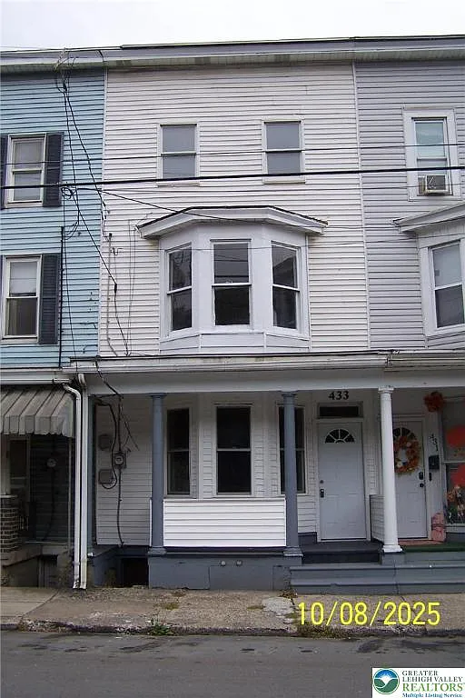 433 N Railroad St photo 1