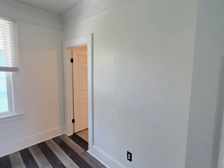 620 W 38th St #B — Photo 16