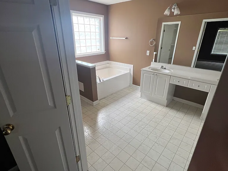4461 Canterbury St — Photo 18