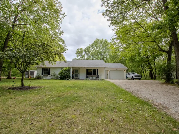 1202 Corey Dr, Knox, IN 46534