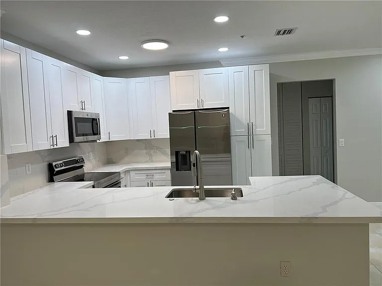 4602 SW 160th Ave #511 — Photo 2
