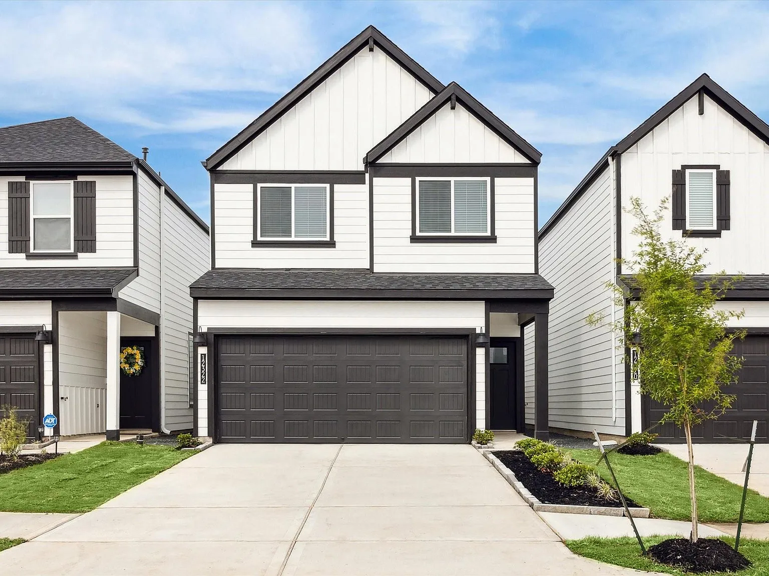3 bed, 2.5 bath, 1820 sqft, $2,350 — Photo 1