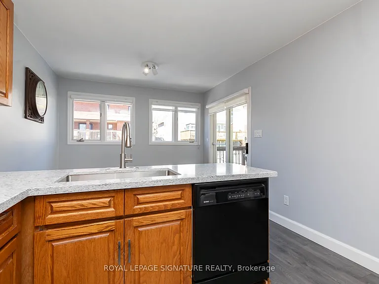 34 Kingswood Dr E — Photo 17
