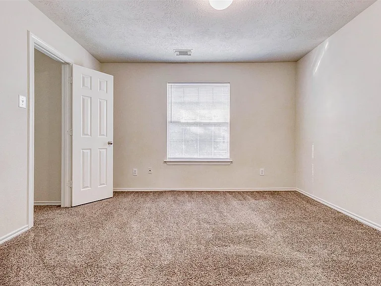 13106 Peppergate Ln — Photo 9