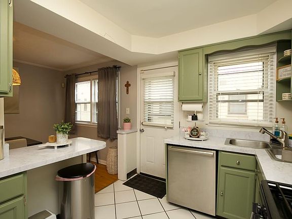 5th image of 1540 Franklin Ave APT B