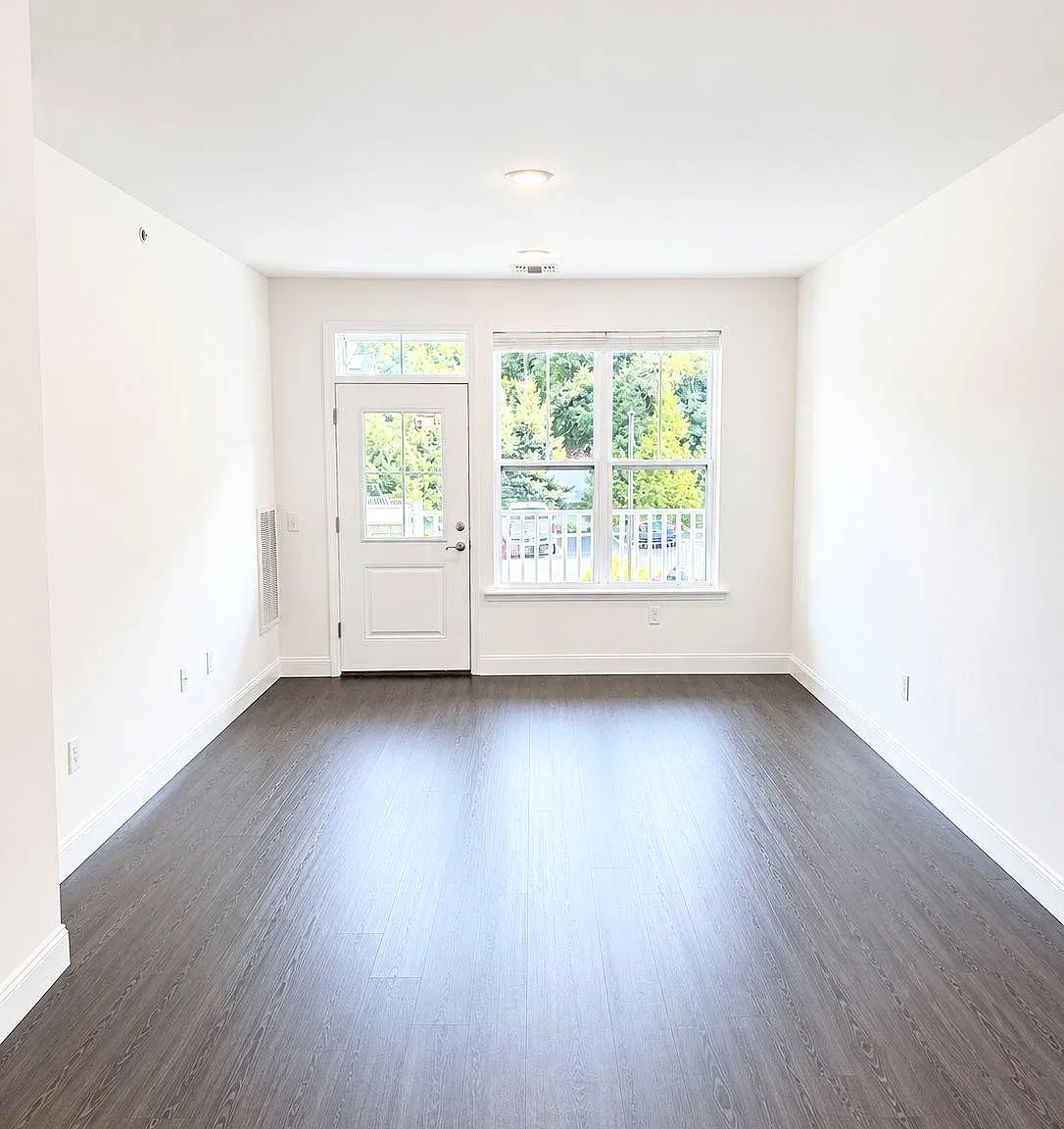 1046 New York Ave — Photo 1