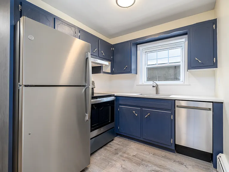 470 Glenbrook Rd #2I — Photo 8
