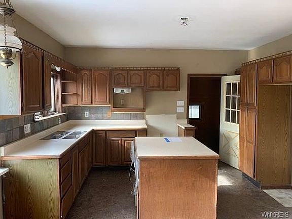 5th image of 6588 Putnam Dr