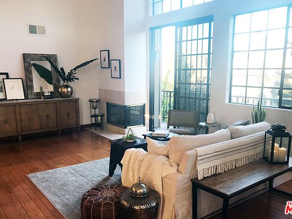 4th image of 4220 Longridge Ave Unit 309