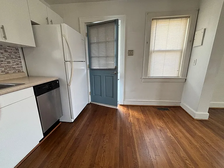 950 Morgan Ave SE — Photo 9