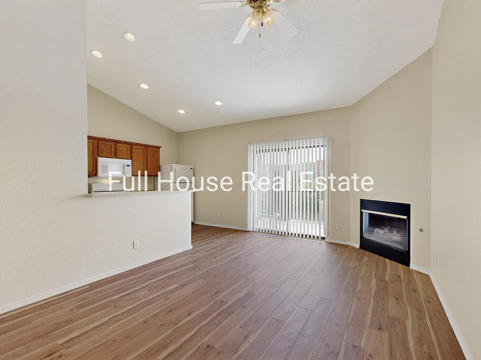 2 bed, 938 sqft, $1,500 — Photo 1