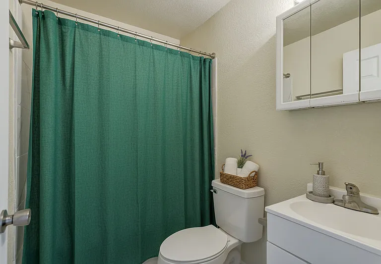 1517 Halifax St — Photo 5