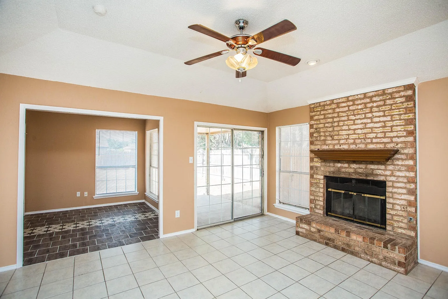 3 bed, 1113 sqft, $1,395 — Photo 2
