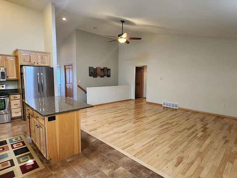 1329 Pinecrest Ln — Photo 5