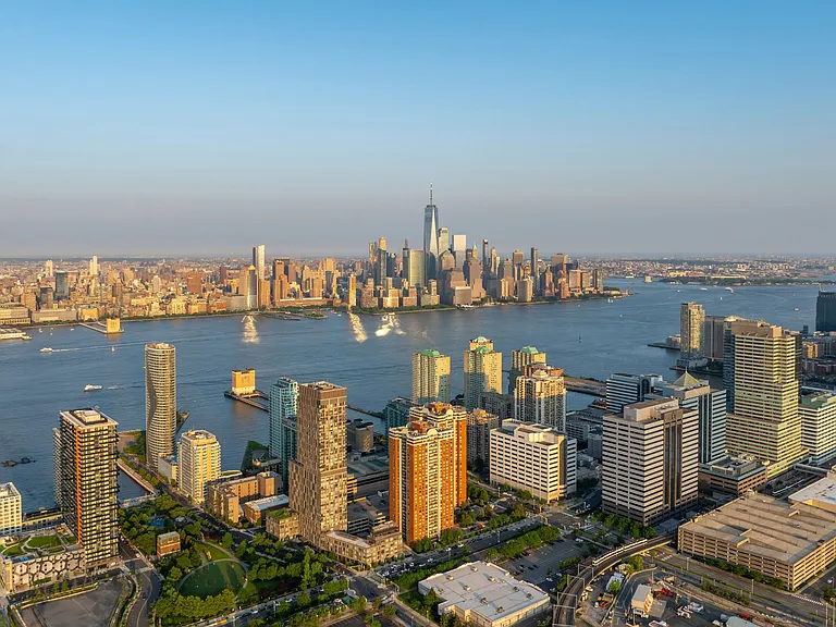 Unmatched transportation options just minutes from Manhattan