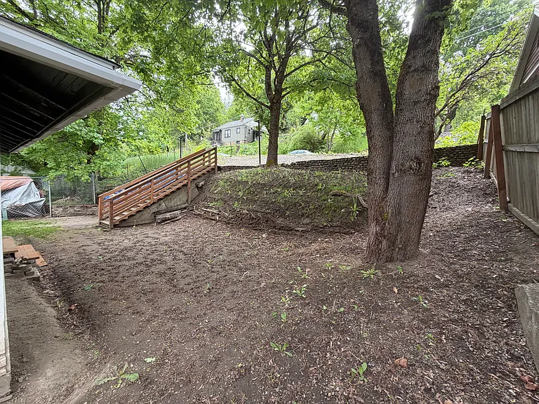 203 E Market Ave — Photo 6