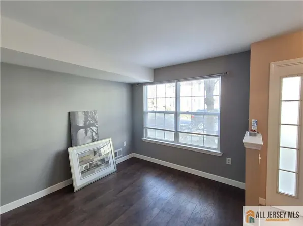 16 Puchala Dr, Parlin, NJ 08859