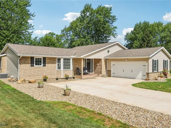 266 Cherry Valley Dr, Amherst, OH 44001