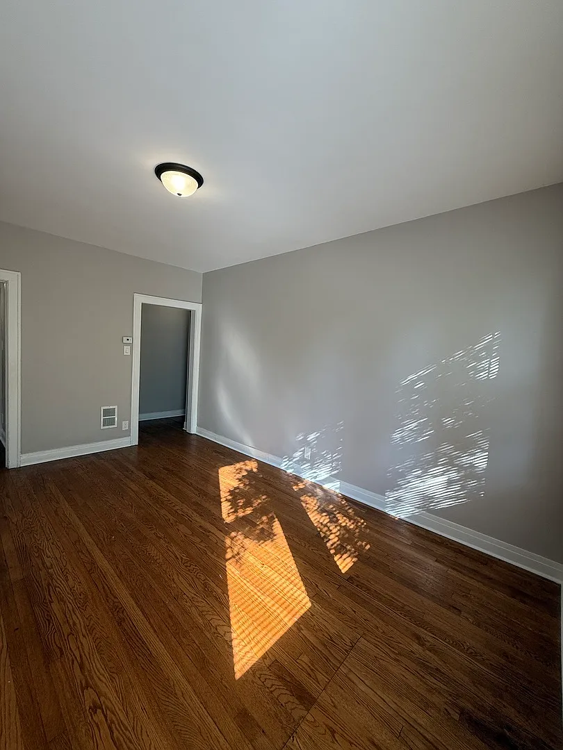 3 bed, 1200 sqft, $1,400 — Photo 2