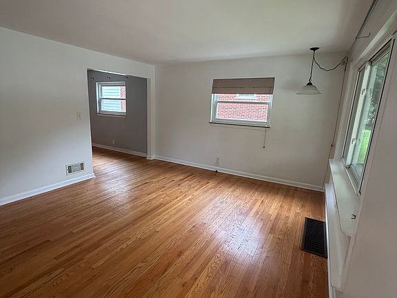 3rd image of 42 Alpine Dr