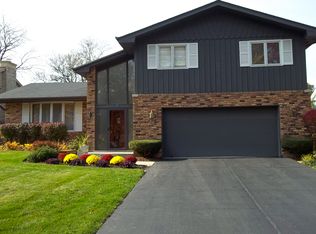 280 Stonegate Rd, Clarendon Hills, IL 60514