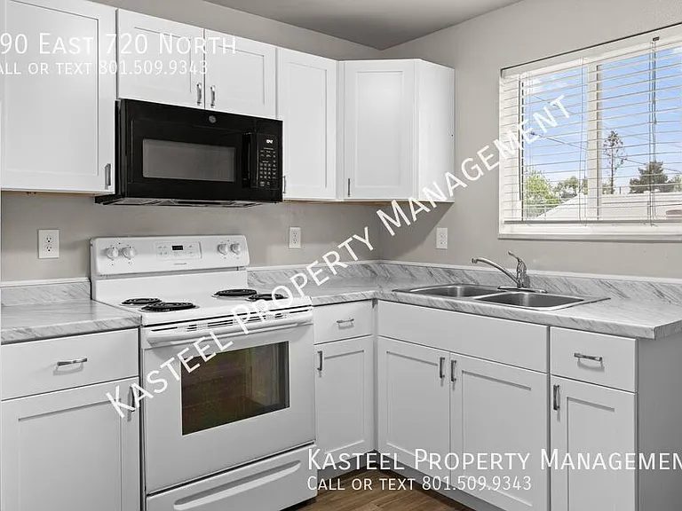 390 E 720 N — Photo 6