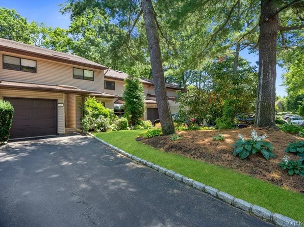 97 Northgate Circle, Melville, NY 11747